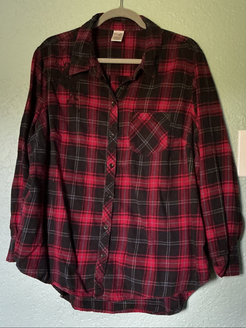 Terra & Sky Red Black Plaid Button-Down Shirt w/embroidered flower & beads 1x